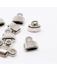 Završetak za traku, kožu... 9x8 mm, otvor 5.5x2mm, alka oko 2mm - boja antik srebro ( 10010431 )