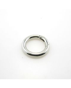 Ukrasna kopča alka sa oprugom. Dimenzije 20x4 mm. Cena je data za 1 komad.