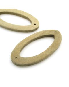 Drvene ukrasne perle. Dimenzije 57x30x4.5 mm,otvor 40x17mm,  rupa oko 2 mm. Natur drvo bez laka i boje. ( DP009 )