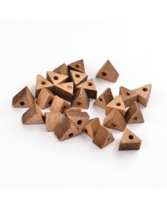 Drvene natur perle u oblku trougla, bez olova, Dimenzije 9x9x6mm, rupa oko 2.5mm (DPTRNAT)