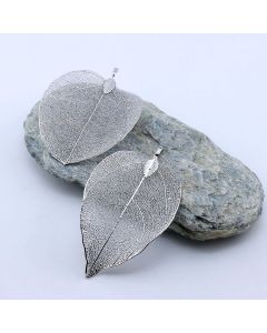 Privezak od prirodnog lista, dimenzije oko 5x8 cm- boja inoxa...25PL01-S