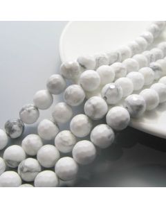 Prirodni Haolit fasetiran, Dimenzjia 6 mm. Cena je data za niz od oko 65 perli. ( KPHAO6F )