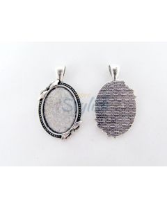 Osnova za medaljon. Boja antik srebra.Dimenzije: 42x25mm, unutrasnja 18x25mm. (MKOZPM-12S)