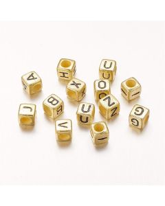 Plastične metalizirane perle , dimenzije 6x6mm rupa 3mm. Pakovanje sadrži mix slova abecede (PLSL6x6ZLMIX). 