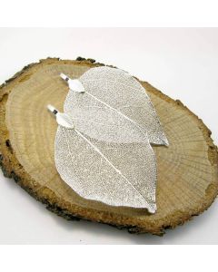 Privezak od prirodnog lista, dimenzije oko 5x8 cm- boja srebra  ( PRIVL012 )