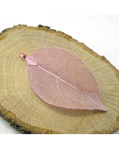 Privezak od prirodnog lista, dimenzije oko 3x5 cm- boja roze zlata  ( PRIVL031 )
