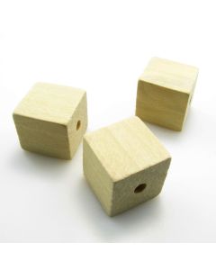 Drvene ukrasne perle. Dimenzije 20x20mm, rupa oko 4mm. Natur drvo bez laka i boje ( 23DP01A)