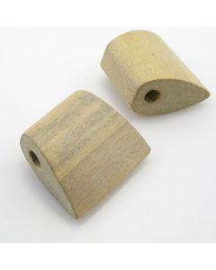 Drvene ukrasne perle. Dimenzije 30x28x15mm, rupa oko 6 mm. Natur drvo bez laka i boje ( 23DP10 )