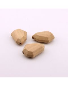 Drvene ukrasne perle. Dimenzije 39x28x12mm,  rupa oko 3 mm. Natur drvo bez laka i boje. ( 23DP09C )