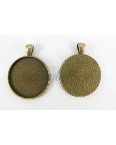 Osnova za medaljon. Boja antik broza. Dimenzije: 41x33mm, unutrasnja 30mm. (MKOZPM-10M)