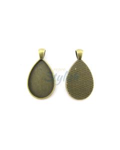 Osnova za medaljon. Boja antik bronza. Dimenzije: 23x41mm, unutrasnja 20x30mm. (MKOZPM-3M)