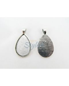 Osnova za medaljon. Boja antik srebro. Dimenzije: 23x41mm, unutrasnja 20x30mm. (MKOZPM-3S)