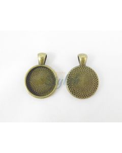 Osnova za medaljon. Boja antik bronza. Dimenzije: 23x31mm, unutrasnja 20mm. (MKOZPM-5M)