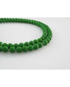 Staklene gumirane perle 6 mm, rupa oko 1mm. Niz sadrži oko 135 perli. SP-GUM114