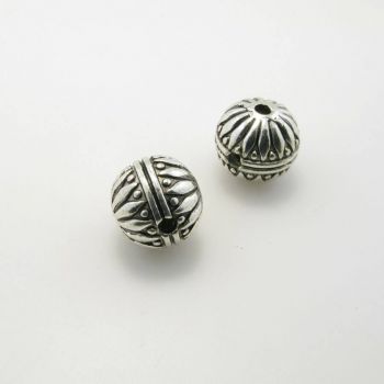 Metalna perla sa 3 rupe , dimenzije 12x11mm , rupe oko 2 mm- boja antik srebra , pakovanje 2 komada ( 3P108AS12 )