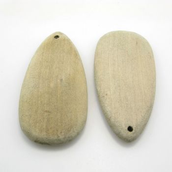 Drvene ukrasne perle. Dimenzije 70x30x6 mm,  rupa oko 2 mm. Natur drvo bez laka i boje ( DP012 )