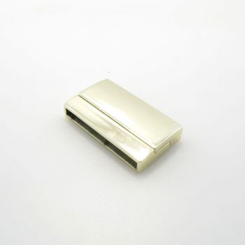 Magnetna kopča 32 x 19 mm, rupa 30 x 4 mm, boja zlata    ( MAGKOP125Z )