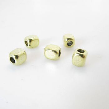 Metalna perla 6.5 x 5 mm, rupa oko 2.5 mm- boja antik bronza ( R161AM )