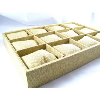 Kutija sa jastučićima za izlaganje narukvica, dimenzija kutije 35x24x4cm, dimenzija jastučića 7x8.5cm    ( STAK1)