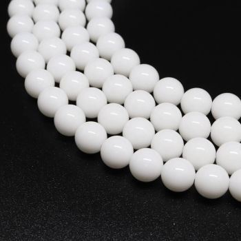 Beli onix 8 mm- poliran. Cena je data za 1 niz od oko 39cm, Niz sadrži oko 48 perli ( 1109003 )