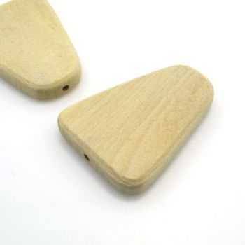 Drvene ukrasne perle. Dimenzije 50x20-35x7.5 mm, rupa oko 2.5 mm. Natur drvo bez laka i boje. ( DP008)