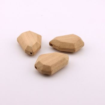 Drvene ukrasne perle. Dimenzije 39x28x12mm,  rupa oko 3 mm. Natur drvo bez laka i boje. ( 23DP09C )