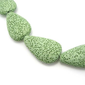 Vulkanska lava suza ,bojena. Dimenzije 32x20x8mm, rupa 1 mm ( KPLAV119)