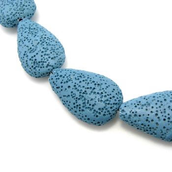 Vulkanska lava suza ,bojena. Dimenzije 32x20x8mm, rupa 1 mm  ( KPLAV120)