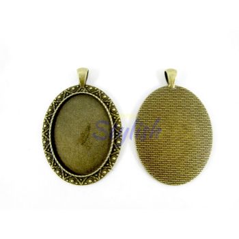 Osnova za medaljon. Boja antik bronza. Dimenzije: 40x59mm, unutrasnja 30x40mm. (MKOZPM-9M)