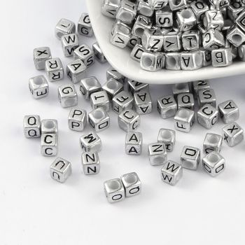 Plastične metalizirane perle 6x6mm rupa 3mm. Pakovanje sadrži mix slova abecede (PLSL6x6SRMIX). 