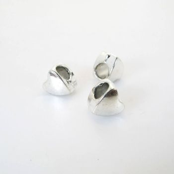 Metalna perla 8,5x8x7  mm, rupa oko 4.5 mm- boja antik srebro ( R157AN )