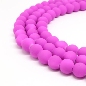 Staklene gumirane perle  6 mm, rupa oko 1mm. Niz sadrži oko 135 perli.( SPGUM154)