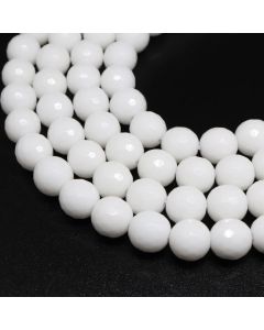 Beli onix 10 mm- faset poliran. Cena je data za 1 niz od oko 39cm, Niz sadrži oko 40 perli ( 1109016 )