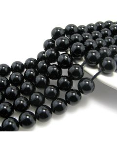 Prirodni Crni Turmalin, Dimenzjia 10 mm. Cena je data za niz od oko 39 perli. ( KPCRTUR10 )