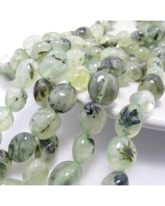 Prirodni poludragi kamen Prehnit, perle nuget polirane, Dimenzjia od 8-12x 8-10 mm . Niz sadrži od 38-40 per ( KPPREHNUG )