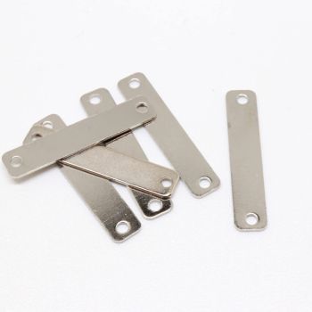 Konektor  15x5 mm, rupe oko 1 mm- boja inoxa  ( 1005011 )