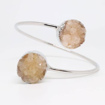 Narukvica sa Druzy Ahatom  oko 6,5cm prečnik, žica oko 2,5mm   ( 11350042 )