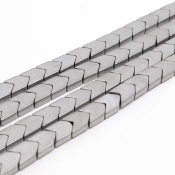 Hematit perle  6x8 mm, boja mat metalik srebro, Cena je data za 1 niz od oko 39cm, Niz sadrži oko 48 perli ( 2131123 ) 