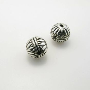 Metalna perla sa 3 rupe , dimenzije 14x13mm , rupe oko 2 mm- boja antik srebra , pakovanje 2 komada ( 3P108AS14 )