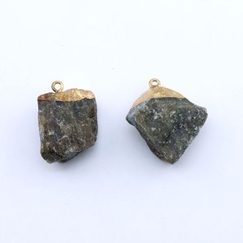 Privezak prirodni kamen Labradorit sa legurom metala...23KP129