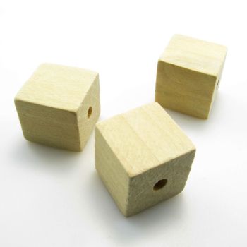 Drvene ukrasne perle. Dimenzije 20x20mm, rupa oko 4mm. Natur drvo bez laka i boje ( 23DP01A)