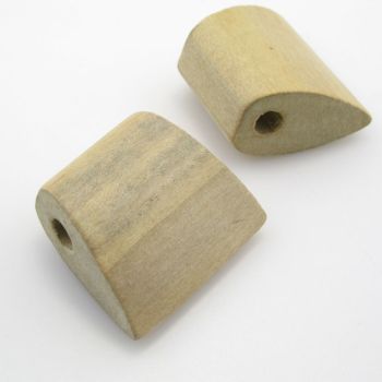 Drvene ukrasne perle. Dimenzije 30x28x15mm, rupa oko 6 mm. Natur drvo bez laka i boje ( 23DP10 )