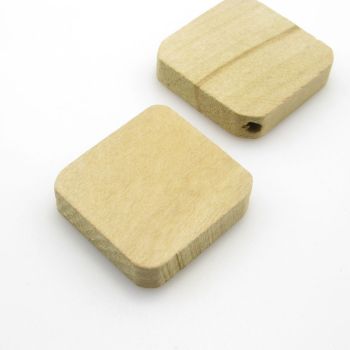 Drvene ukrasne perle. Dimenzije 28x28x6.5mm, rupa oko 4 mm. Natur drvo bez laka i boje ( DP006)