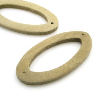 Drvene ukrasne perle. Dimenzije 57x30x4.5 mm,otvor 40x17mm,  rupa oko 2 mm. Natur drvo bez laka i boje. ( DP009 )