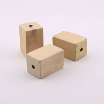 Drvene ukrasne perle. Dimenzije 30x20mm, rupa oko 4mm. Natur drvo bez laka i boje ( 23DP05A)