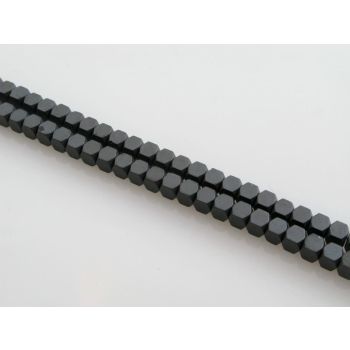 Hematit perle. Boja Mat Hematit , Dimenzije 4x4 mm,  rupa: 1 mm. Niz sadrži oko 100 perli (KP-HEM-45)