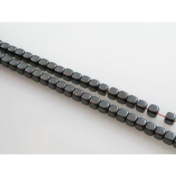 Hematit perle.Boja Hematit , Dimenzije 4 x 4 mm,  rupa: 1 mm. Niz sadrži oko 100 perli, (KP-HEM-54)
