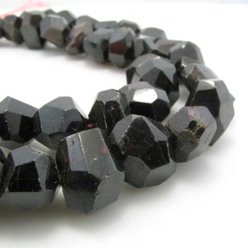 Prirodni poludragi kamen Granat 11-14 x 17-19 mm ( KPGRAN101 )