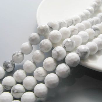 Prirodni Haolit fasetiran, Dimenzjia 8 mm. Cena je data za niz od oko 48 perli. ( KPHAO8F )