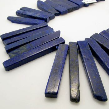 Prirodni poludragi kamen Lapis Lazuli  pločice od 25-50 x 10 x 6 mm ( KPLAPPLOC )